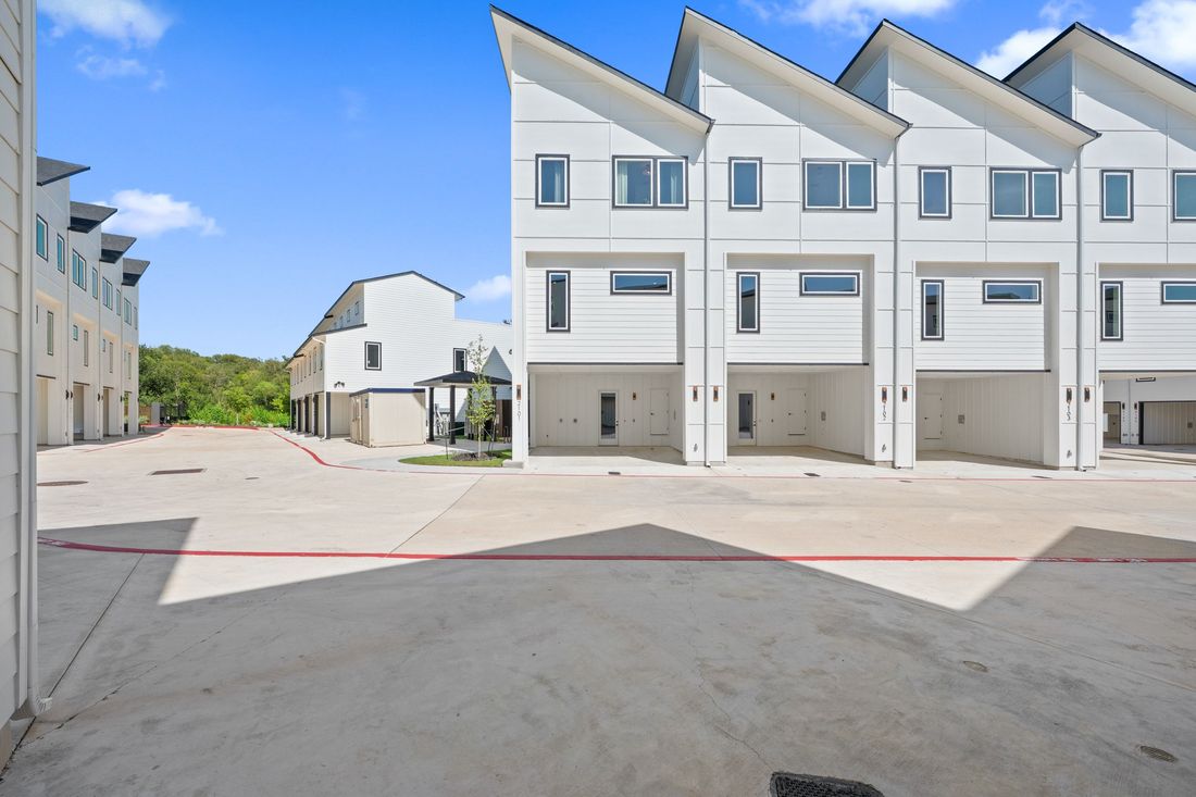 Overlook townhomes exterior with landscaping